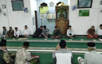 Danramil 1713/Ligung Laksanakan Shalat Subuh Berjamaah Bersama Muspika di Masjid Al Hidayah Desa Beber   