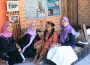 Tenun Tradisional Majalengka Dapat Sorotan, Ketua Persit Cabang XXVIII Tinjau Proses Pembuatan Tenun Gadod di Nunuk Baru