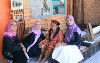 Tenun Tradisional Majalengka Dapat Sorotan, Ketua Persit Cabang XXVIII Tinjau Proses Pembuatan Tenun Gadod di Nunuk Baru