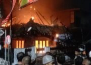 Kebakaran Hebat Terjadi di Jombang, Tiga Bangunan Ludes Terbakar
