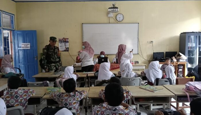 Danposramil Peltu Gatot Hadiri Pemeriksaan Kesehatan Gratis & Imunisasi MR-HPV di SD Karyamukti