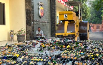 Selamatkan Generasi Muda Polresta Cirebon Musnahkan Ribuan Miras