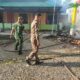 Babinsa Koramil Kadipaten Turun Tangan Padamkan Kebakaran Kantor KUA Panyingkiran Majalengka