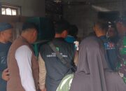 Babinsa Koramil Lemahsugih Dampingi Bupati Majalengka Serahkan Bantuan Rumah Lapuk Milik Ibu Iyah