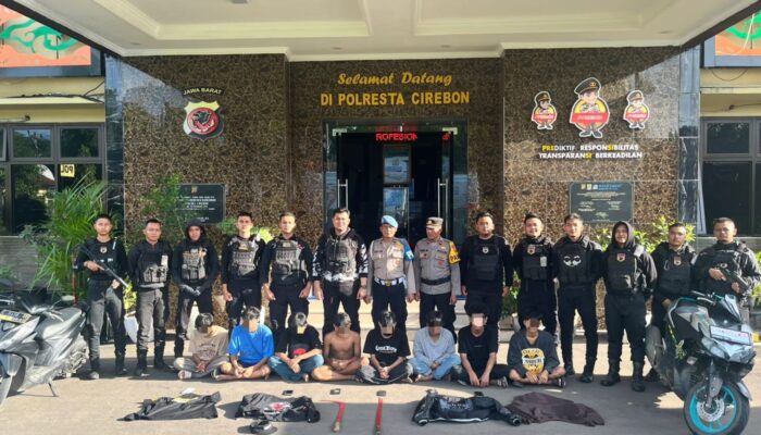 Tim Raimas Macan Kumbang 852 Polresta Cirebon Amankan Delapan Pemuda Bersenjata Tajam di Arjawinangun