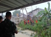 Anggota Koramil Kertajati Bantu Pencarian Anak Tenggelam di Sungai Leuwi Pitik, Pencarian Dihentikan Sementara Karena Cuaca Buruk