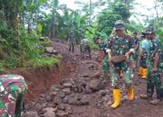 Penuh Semangat, Satgas TMMD Ke-127 Kodim 0617/Majalengka Bangun Jalan Pendekat Sindangwangi–Bantaragung