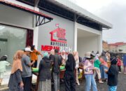 Danramil 1510/Cilimus dan Babinsa Gelar Gerakan Pangan Murah serta Bagi Takjil Gratis di Bandorasa Wetan