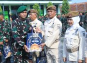 Momen Upacara 17-an di Kodim Majalengka, Dandim Bagikan Bingkisan Lebaran untuk Prajurit