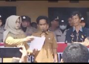 Dari Aksi Jalanan ke Kursi Kosong: Didemo Warga, Kades Wahidi Kalimanggis Kulon Resmi Mundur