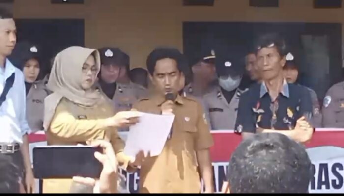 Dari Aksi Jalanan ke Kursi Kosong: Didemo Warga, Kades Wahidi Kalimanggis Kulon Resmi Mundur