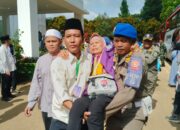 Bupati Lepas 445 Jemaah Haji Kuningan Kloter 08, Titip Doa dan Jaga Nama Baik Daerah