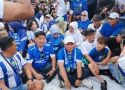 Hujan Tak Surutkan Semangat! Bobotoh Kuningan Rayakan Hattrick Juara Persib Bersama Bupati dan Forkopimda