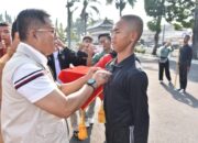 Tingkatkan Disiplin dan Jiwa Kepemimpinan, Sekda Kuningan Lepas 37 Calon Paskibraka Ikuti Diklat Pembentukan