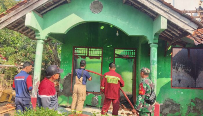 Diduga Akibat Korsleting Listrik, Dua Rumah di Bantarjati Majalengka Ludes Terbakar, Kerugian Capai Rp200 Juta