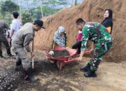 Gotong Royong Bangun Jalan Antar Dusun, TNI dan Warga Pasiragung Bersatu Wujudkan Akses yang Lebih Baik
