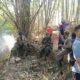 Semangat Gotong Royong, Babinsa dan Warga Bersihkan Sumber Mata Air Cibonteng Demi Jaga Pasokan Air Bersih di Majalengka