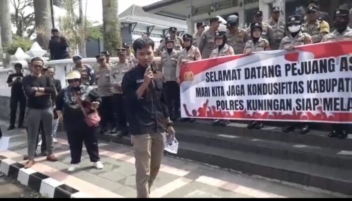 Berani Tidak Pejabat Kuningan Sampaikan Aspirasi Jurnalis ke Presiden?” Tantangan Ncu Firmansyah Menggema dalam Aksi ‘Jurnalis Bukan Londo Ireng’