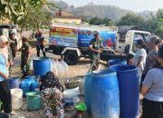 TNI Hadir di Tengah Kesulitan Warga, Koramil 1701 Majalengka Distribusikan Air Bersih ke Blok Mekarjaya