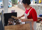 Penjual Sorabi Modern di Festival BUMDes Jabar 2026, Ninis Pertahankan Warisan Nenek Suami
