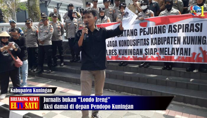 Jurnalis bukan “Londo Ireng” Aksi damai di depan Pendopo Kuningan