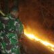Malam Mencekam di Sumberjaya! Api Membumbung dari Rumpun Bambu, Babinsa – Warga Baku Hantam Lawan Si Jago Merah